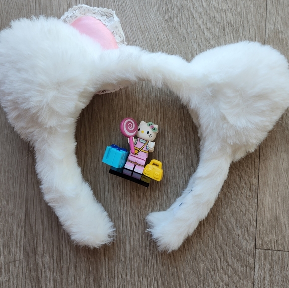 Hello Kitty Bundle - Fuzzy Ears Headband & Minifig - Picture 3 of 6